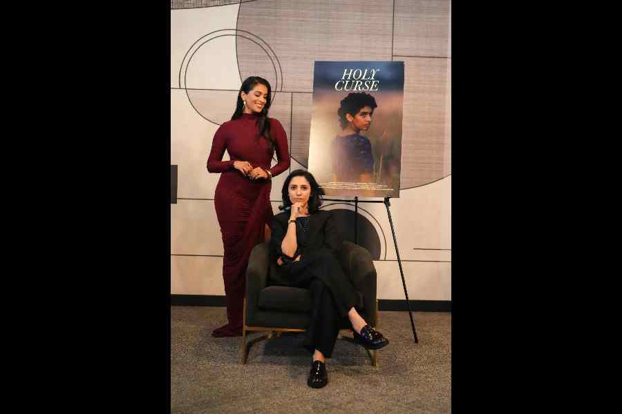 Lilly Sigh (standing) with Snigdha Kapoor