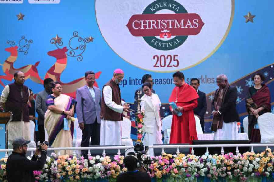 Lighting of the lamp at the Kolkata Christmas Festivalat Allen Park on Thursday. Picture by Bishwarup Dutta