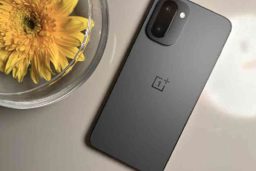 OnePlus 15R comes with a 6.83-inch 1.5K LTPS AMOLED display that can run all the way up to 165Hz.  Pictures: Mathures Paul