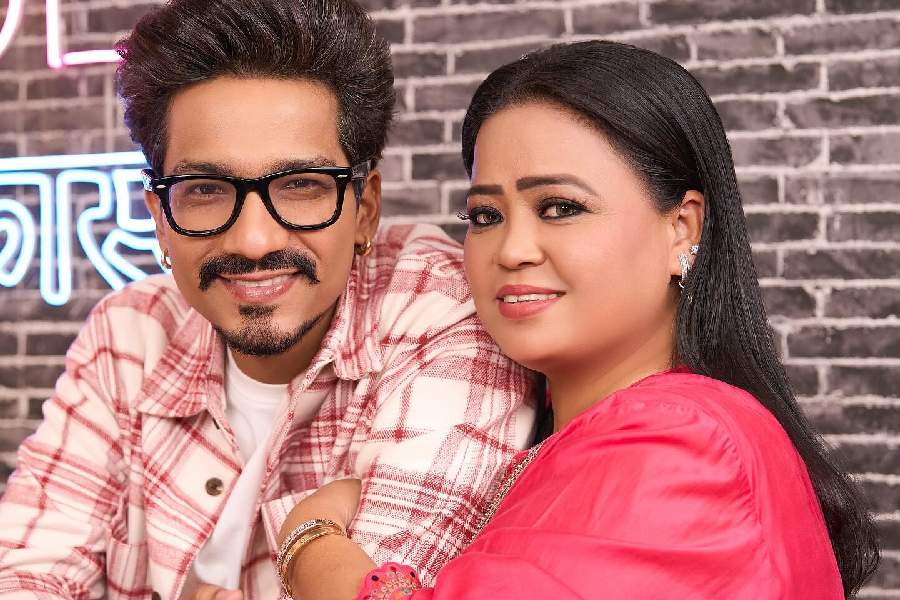 (left to right) Haarsh Limbachiyaa and Bharti Singh