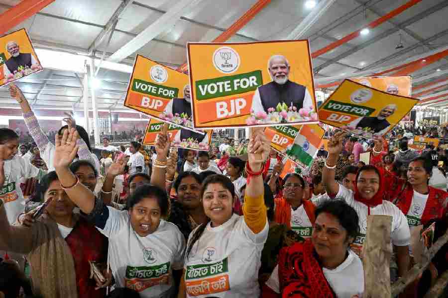 BJP supporters wait for Narendra Modi at Taherpur in Nadia on Saturday.