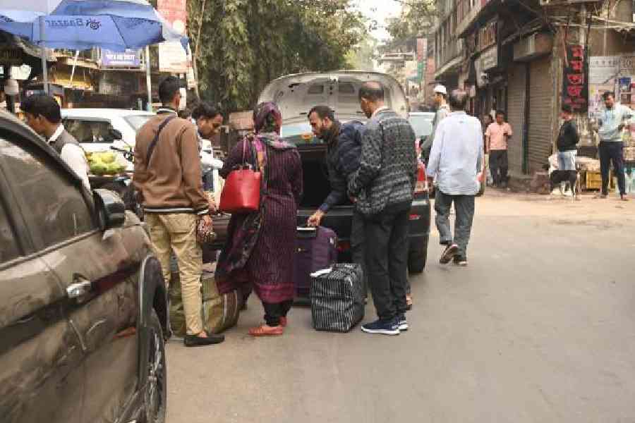 Tourists from Bangladesh who were staying in hotels in the Marquis Street area board a car to go to the Calcutta airport on Saturday afternoon. Picture by Bishwarup Dutta