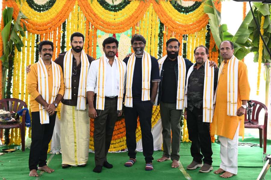 The cast of 'Maa Vande'