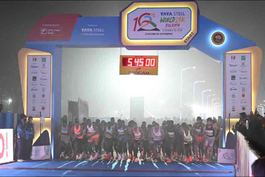 A sea of participants after the 25k Elite run is flagged off as part of the 10th edition of Tata Steel World 25K Kolkata, partnered by The Telegraph,            on Red Road on Sunday morning. Pictures by Bishwarup Dutta and Sanat Kr Sinha