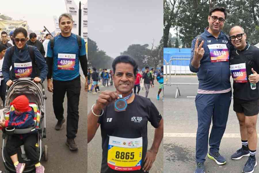 Dipanwita Bhattacharya, with husband Abhishek Banerjee and daughter Aarshia, Rajender Singh Lahauria, Kamal Raza and Alamgir V Ghaffar