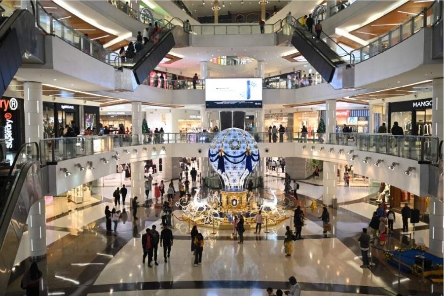 South City invites shoppers to step into its winter wonderland of décor, music and festive surprises