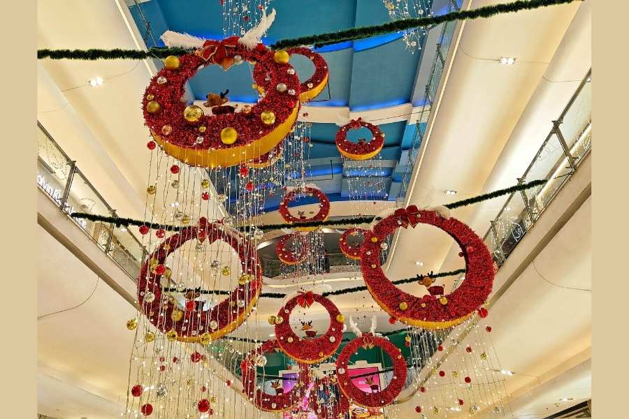 Quest also has wreaths and mistletoes as hanging decor, just maybe hoping for a miracle to happen 