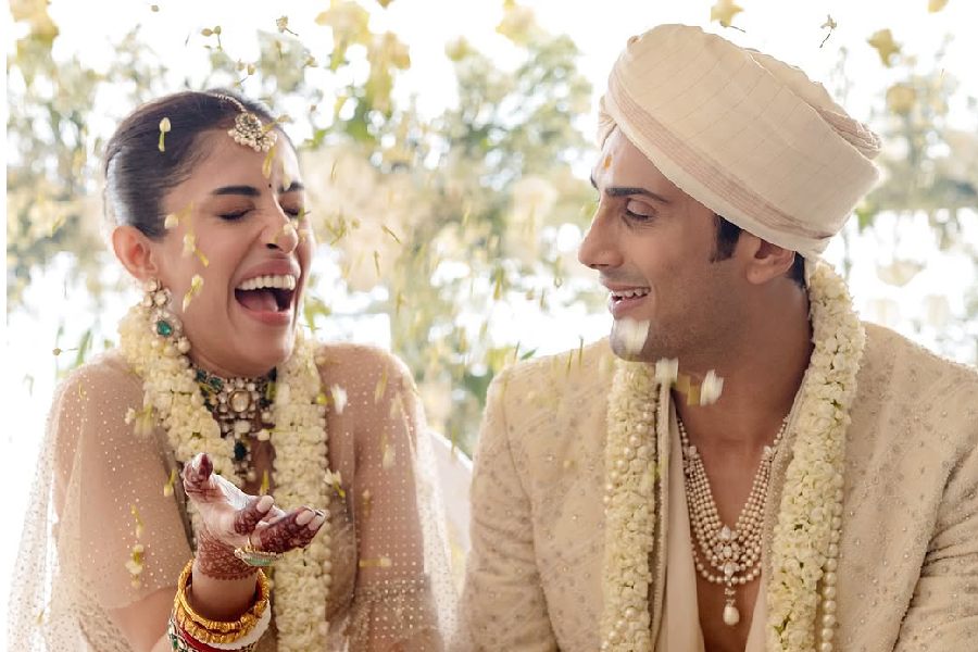 Prateik Babbar and Priya Banerjee  