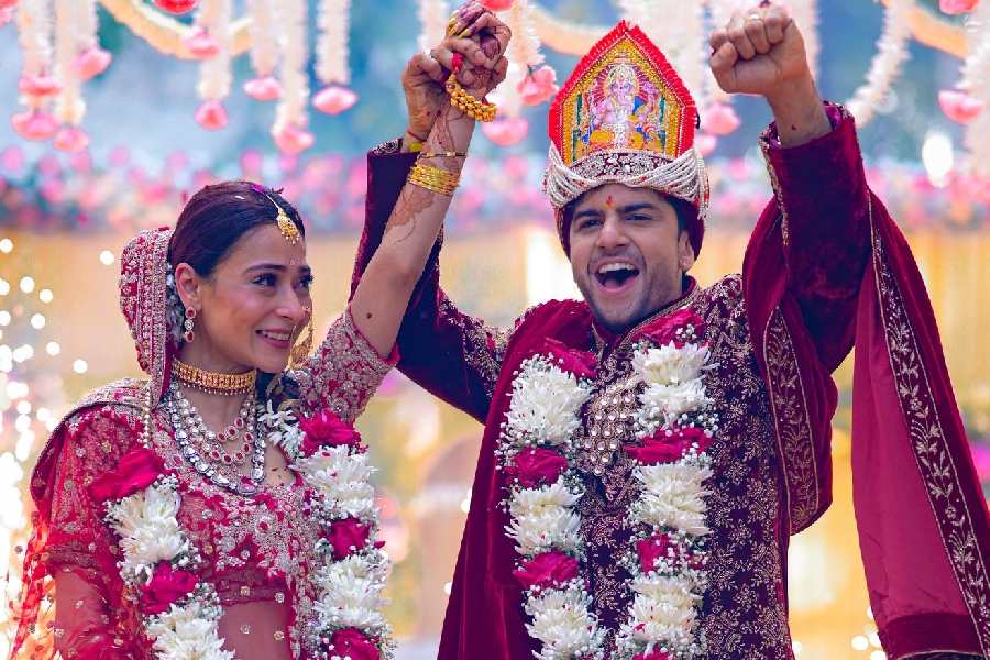 Saaraa Khan and Krish Pathak 