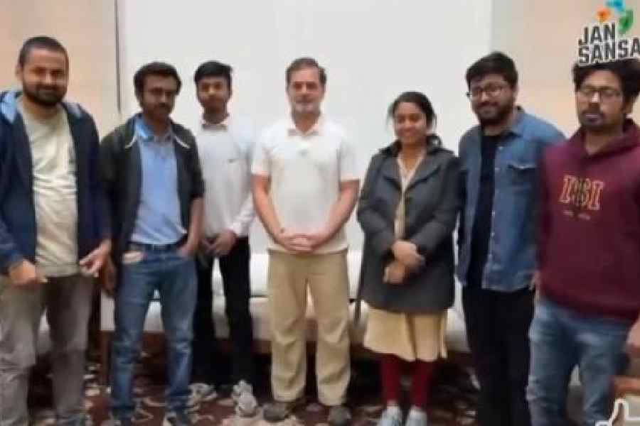 Rahul Gandhi with the delegation from ISI, Calcutta