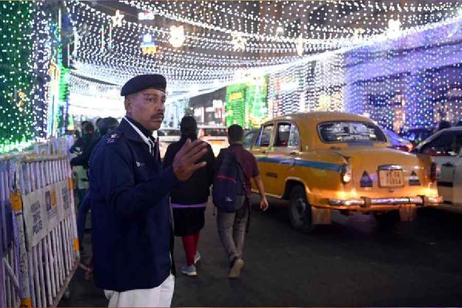 A policeman manages pedestrian movement on Park Street on Monday evening. Picture by Sanat Kr Sinha