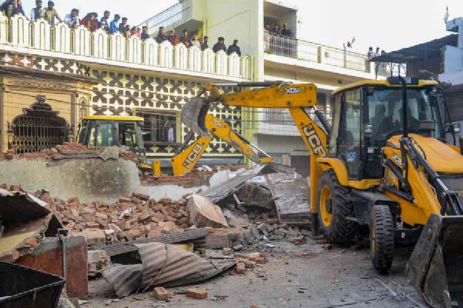 Excavators demolish the building in Bareilly. 