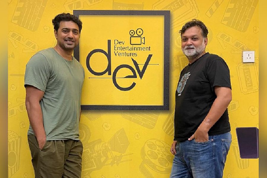 Srijit Mukherji (right) with Dev (left)