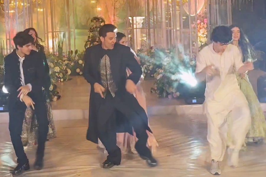 Hrithik Roshan with sons Hrehaan and Hridhaan