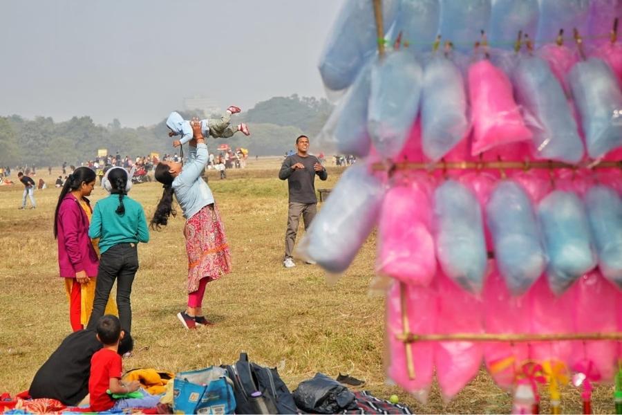 The Maidan, too, saw lots of families and friend groups head out for a day in the sun as mercury dipped to the lowest yet recorded in Kolkata this winter