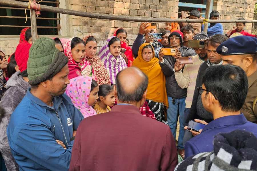 TMC workers meet Juel Sheikh's family in Bengal's Murshidabad on 25 December, 2025.