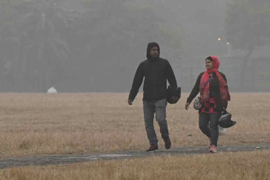 Visitors to a foggy Maidan on Thursday morning.  Picture by Bishwarup Dutta