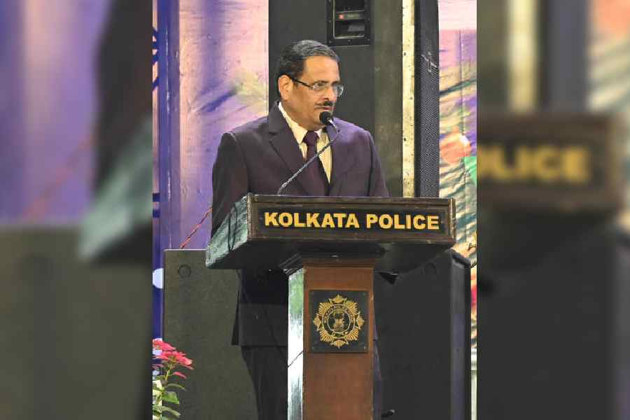 Kolkata Police Commissioner Manoj Verma speaks at the musical event organised by the police at Allen Park on Friday; (right) a choir            performs at the programme. Pictures by Bishwarup Dutta