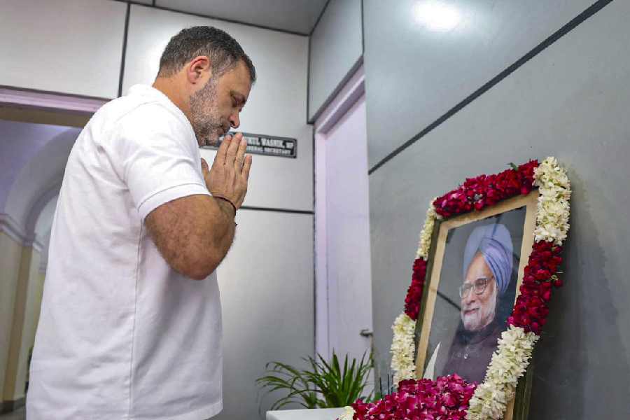 Rahul Gandhi pays tribute to former Prime Minister Manmohan Singh on his first death anniversary in New Delhi on Friday. 