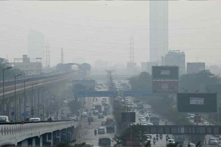 Haze obscures buildings off EM Bypass on Saturday afternoon. Pictures by Sanat Kr Sinha