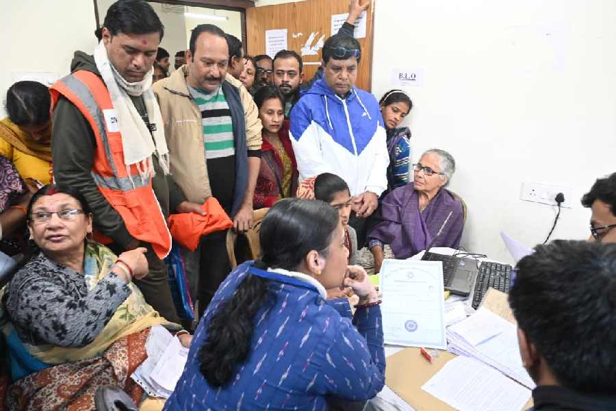 Voters at a hearing centre in Burdwan on Saturday. Picture by Munshi Muklesur Rahaman