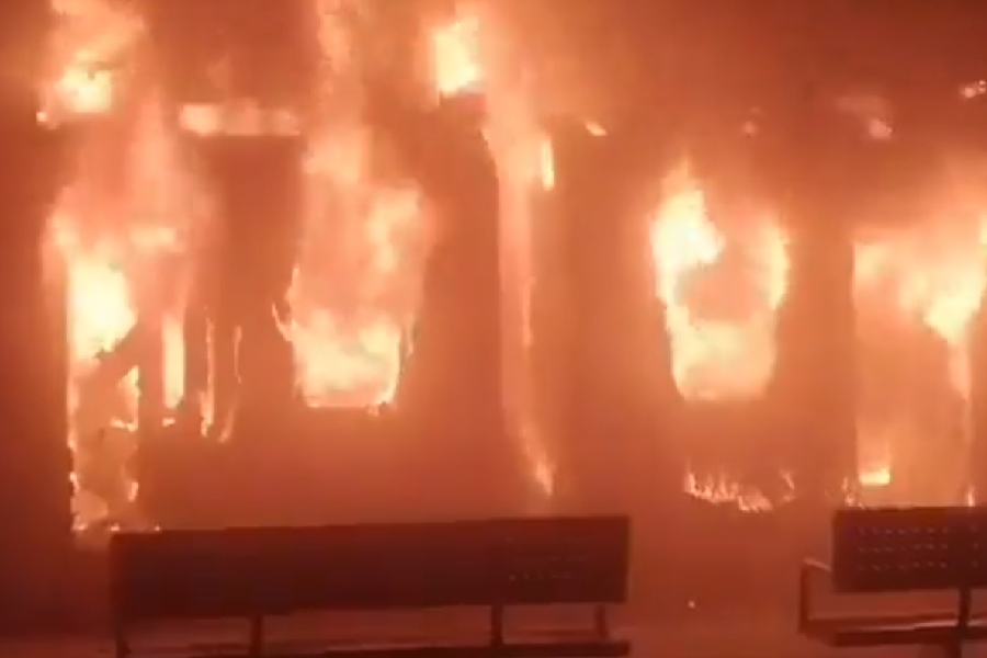 The Tatanagar–Ernakulam Express coaches on fire near Yalamanchili.