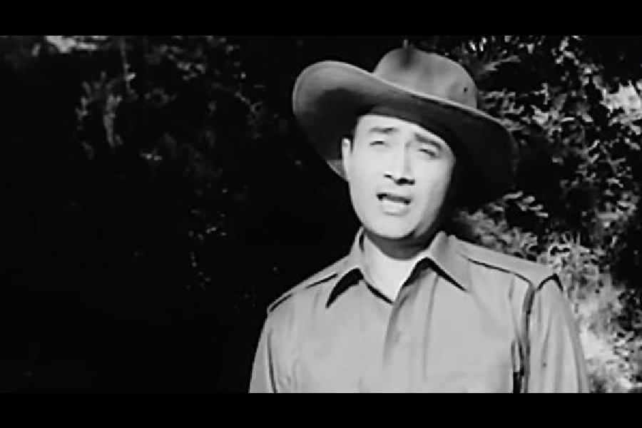 A moment from Hum Dono