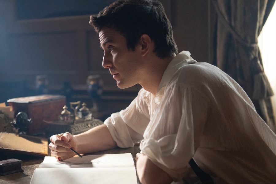 Season 4 will see Luke Thompson’s Benedict Bridgerton falling for Yerin Ha’s Sophie Baek after they cross paths at a masquerade ball. 