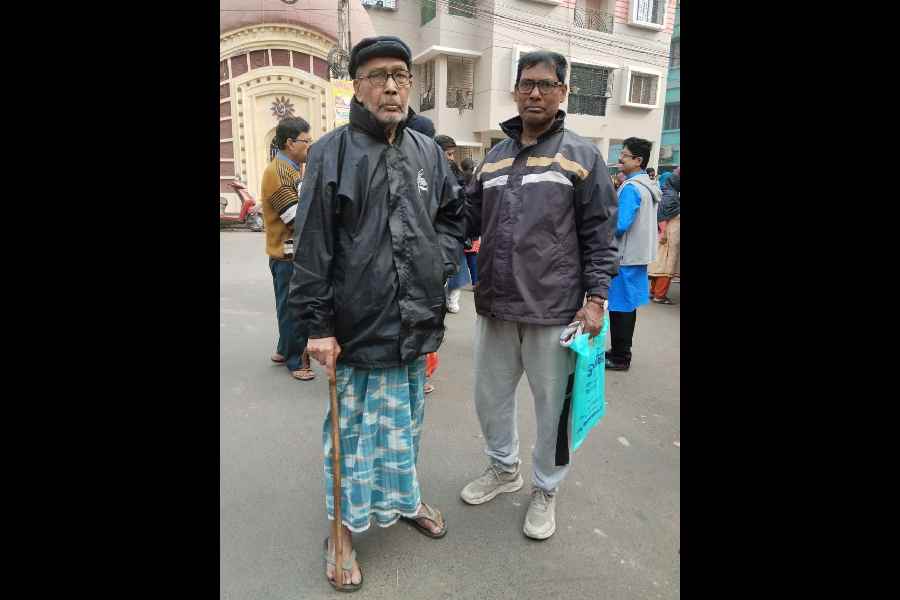 An elderly man outside the hearing centre in Behala.