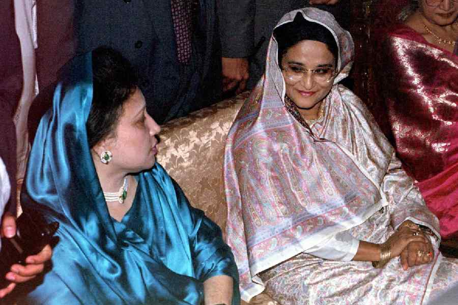 Bangladesh Prime Minister Sheikh Hasina and opposition leader Begum Khaleda Zia sit at a wedding reception for Khaleda's second son's Arafat Rahman March 28, 1997.