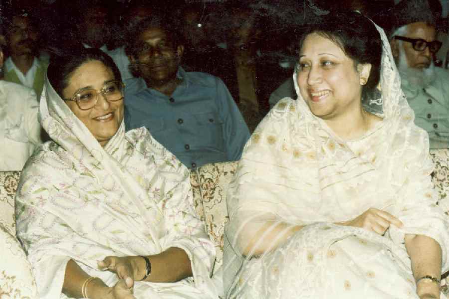 Khaleda Zia (right) and Sheikh Hasina