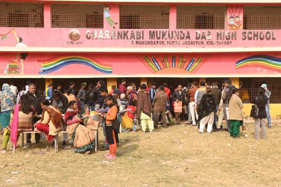 SIR hearing is going on at Charankabi Mukunda Das High School at 7, Mukundapur