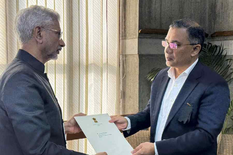 External Affairs Minister S Jaishankar, left, with Bangladesh High Commissioner to India Riaz Hamidullah during his visit for the funeral of former prime minister Khaleda Zia, in Bangladesh.