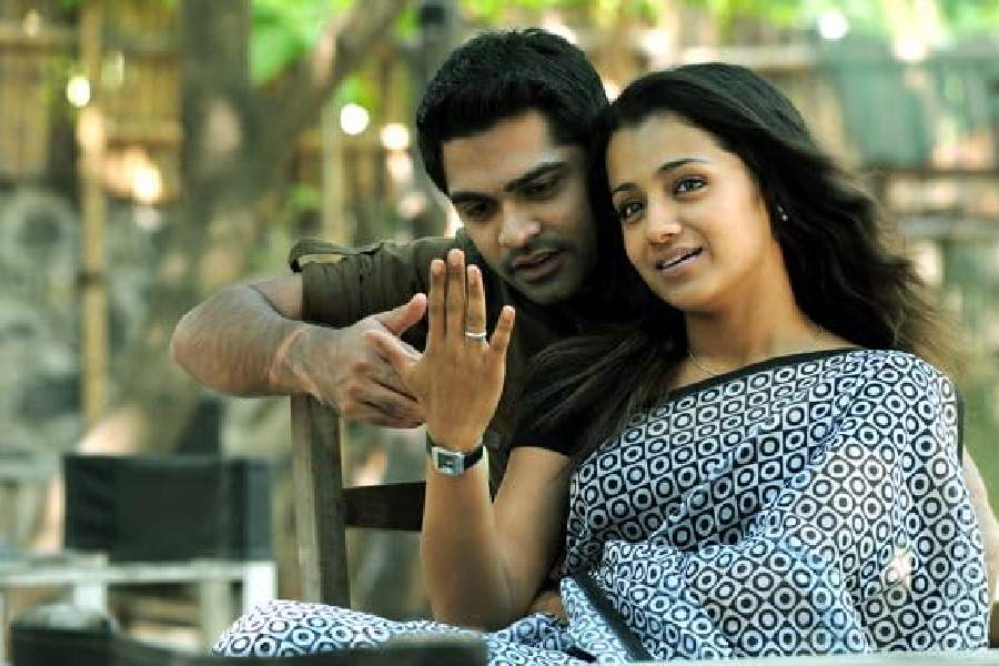 Vinnaithaandi Varuvaayaa (2010)