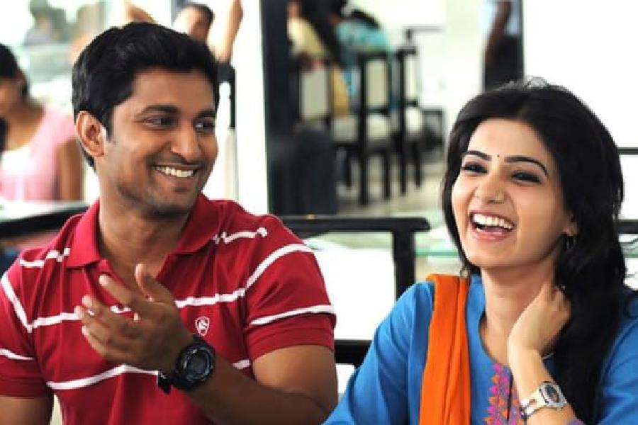 Yeto Vellipoyindhi Manasu (2012)