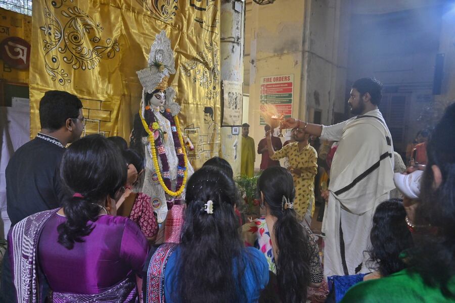 Students attended the sandhya arati at Sanskrit College  