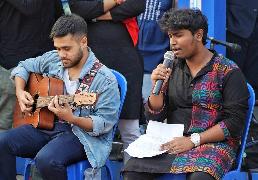 Students from different educational institutes picked up their guitars and microphones to perform in front of stalls drawing attention of passers-by