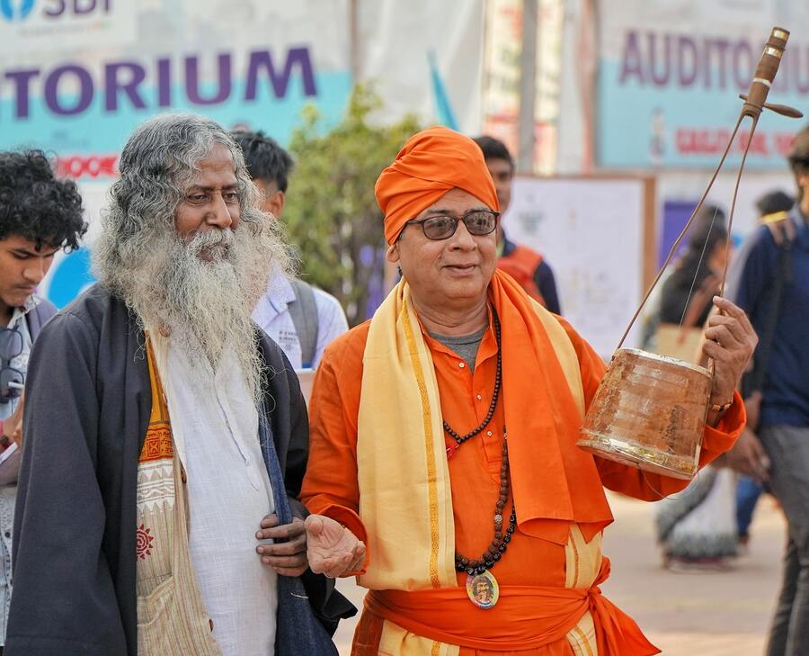 A doppelganger of Rabindranath Tagore was also spotted posing with a baul at the book fair on Wednesday