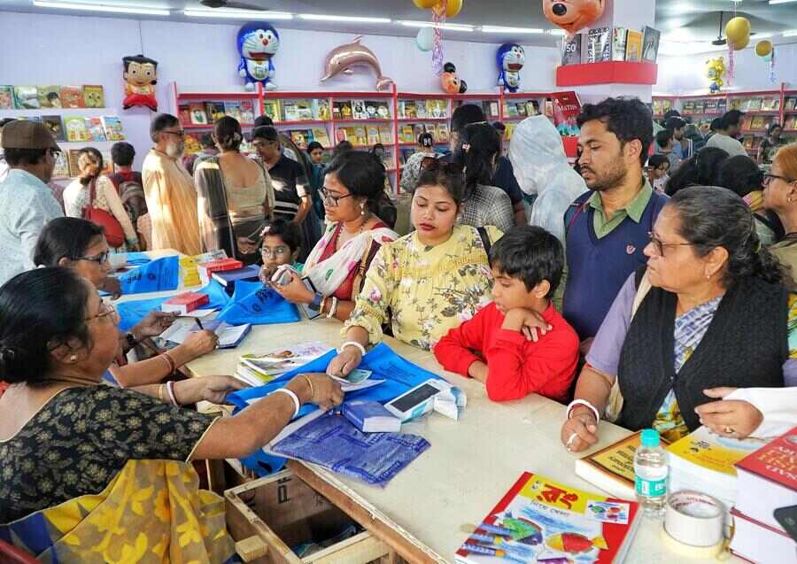 With the Kolkata Book Fair coming to an end on February 9, budding bibliophiles made the most of the Friday, adding their favourites to the personal libraries 