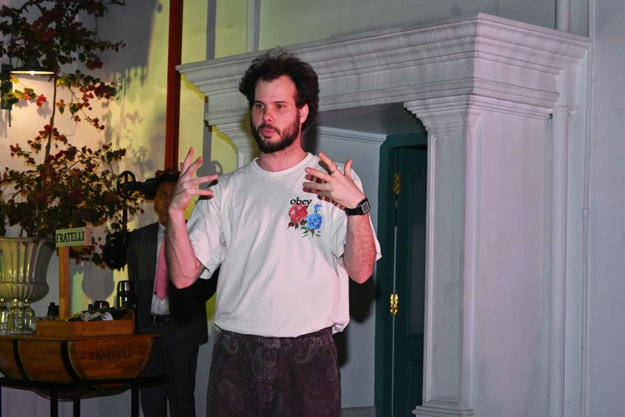 “The idea behind this piece is to signify the intersecting relationships between media, power and perception, through movement and lens,” the conversation highlighted. Baptiste Hilbert, AWA’s co-director and a former dancer, shared his personal inspiration for the project: “I had huge interest in photographic direction, everything that is related to lens or light. The concept began basically to understand the relation between the image, the camera and the dancers.”