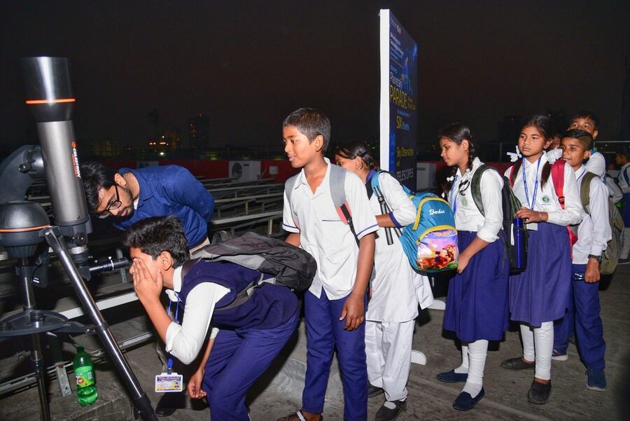 Students on Saturday view the rare celestial alignment of the crescent moon with six planets in the evening sky at Birla Industrial & Technological Museum in Ballygunge