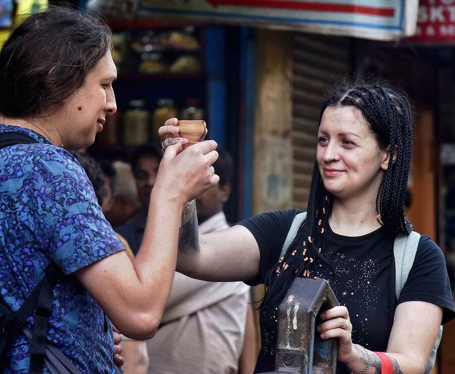 A Ukrainian woman says cheers to her Russian friend with ‘chai’ in a ‘kulhad’ at Motisil Street in Esplanade on Saturday. In the run-up to Valentine’s Day, February 8 is observed as Propose Day in the Valentine’s Week