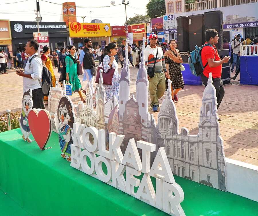 The 13-day International Kolkata Book Fair came to an end on February 9 and being a Sunday, Kolkatans did not miss the opportunity to throng the Boi Mela Prangan