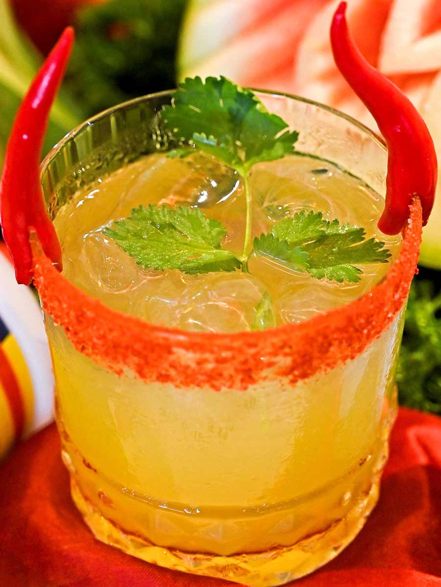 My Kolkata got a taste of the menu, which began with a choice of thoughtfully curated cocktails by Asia Kitchen’s mixologists. We opted for the daring Blushing Dragon, prepared with Tanqueray Gin flavoured with pickled chilli, coriander and simple sugar syrup