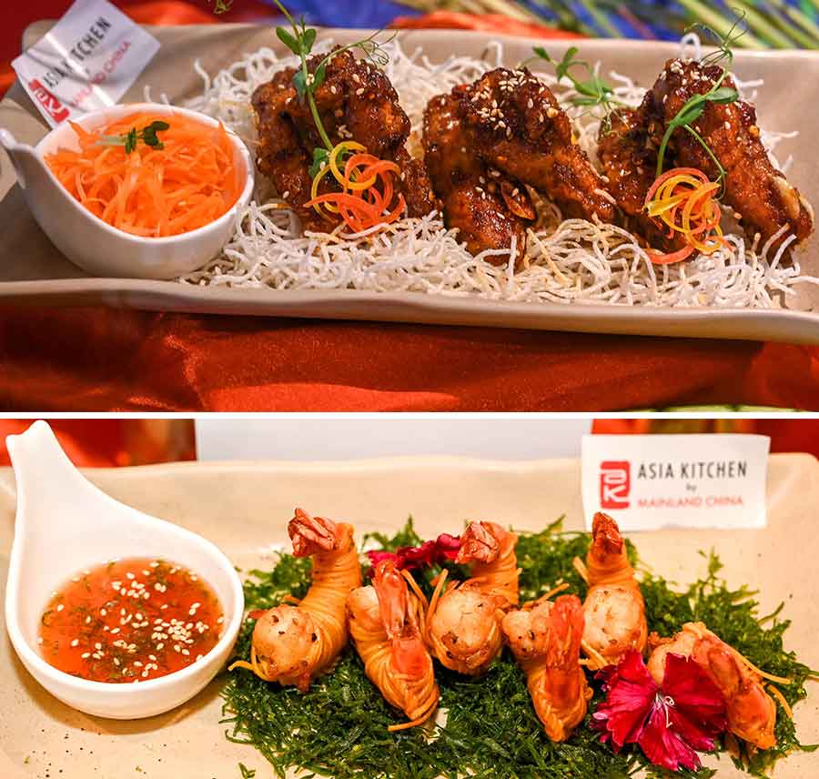 Moving on to the food, we started with (bottom) Prawn in Blankets — juicy prawns wrapped in thin strips of flour and deep-fried to create a crispy, golden layer. Next were the (top) Spicy Tamarind Chicken Wings, offering a perfect balance of sweet and sour flavours from the tamarind, and a sprinkling of sesame seeds adding a hint nuttiness to the dish