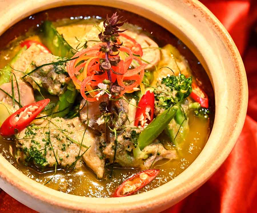 Can Thai cuisine truly be complete without a Thai green curry? The menu featured a Thai Green Curry with chicken and green vegetables like broccoli