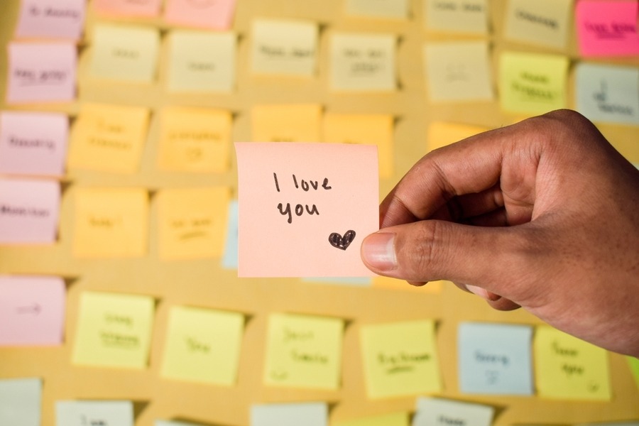 Post-it saying I love you