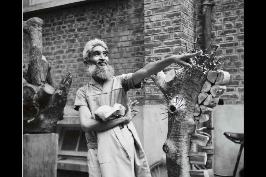 M.F. Husain photographed by Jyoti Bhatt [Anil Relia/ Tokaroun]