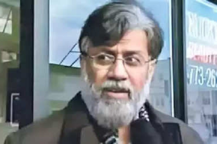 People participate in a program to pay tribute to martyrs of 26/11 Mumbai terror attacks on the occasion of its anniversary, at the Gateway of India, in Mumbai on Tuesday, Nov. 26, 2024.