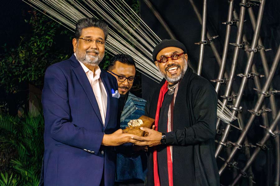 In order to commemorate a decade of celebrating Indian culture, the Neotia Arts Trust Initiative launched The India Story Awards, recognising 10 outstanding creatives who had made a mark in the past year. Ambuja Neotia Group chairman Harshavardhan Neotia handed the prize for Space Installation to Susanta Paul, who has been responsible for some of Kolkata’s favourite Durga Puja pandals, including Tala Prattoy 